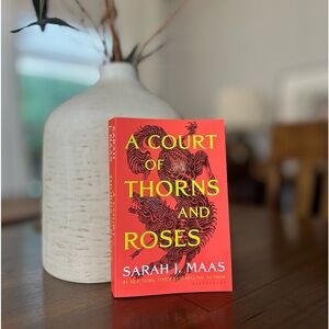 A Court of Thorns and Roses Book 1